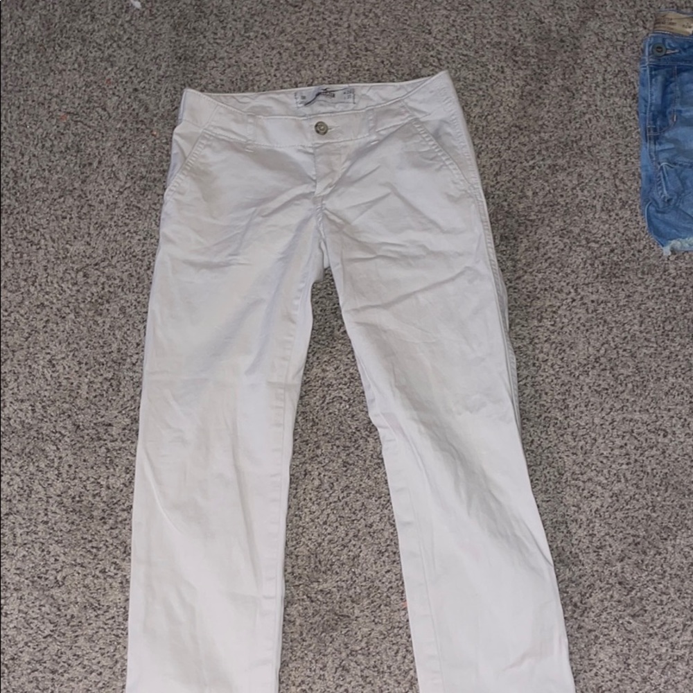 These are very cute white jeans